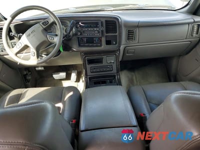 Zdjęcie 8 z 13 samochodu: 2005 GMC YUKON XL DENALI VIN:1GKFK66U75J116304 - miniatura