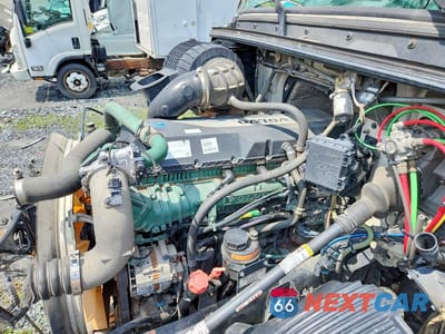 Zdjęcie 7 z 10 samochodu: 2020 VOLVO VNL SEMI TRUCK VIN:4V4NC9EH6LN233697 - miniatura