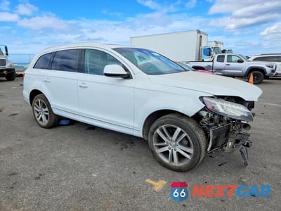 Czwarte zdjęcie samochodu z boku: 2015 AUDI Q7 PREMIUM PLUS VIN:WA1LGAFE1FD002417 - miniatura