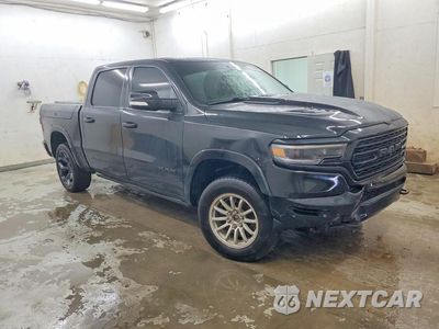 Czwarte zdjęcie samochodu z boku: 2021 RAM 1500 LIMITED VIN:1C6SRFHT5MN617409 - miniatura
