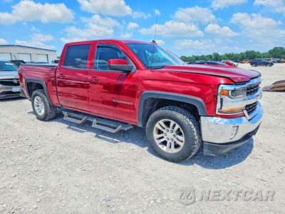 Czwarte zdjęcie samochodu z boku: 2018 CHEVROLET SILVERADO K1500 LT VIN:3GCUKREC8JG237819 - miniatura