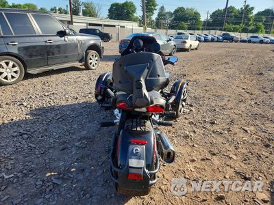 Czwarte zdjęcie samochodu z boku: 2015 CAN-AM SPYDER ROADSTER F3 VIN:2BXRDDD28FV003992 - miniatura