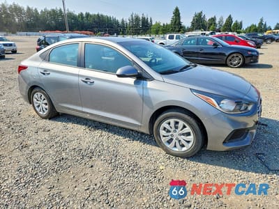 Czwarte zdjęcie samochodu z boku: 2021 HYUNDAI ACCENT SE VIN:3KPC24A63ME149338 - miniatura