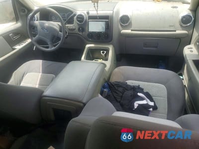 Zdjęcie 8 z 13 samochodu: 2005 FORD EXPEDITION XLT VIN:1FMPU16555LB12452 - miniatura