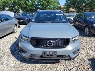 Piąte zdjęcie samochodu w środku: 2020 VOLVO XC40 VIN:YV4162UM3L2243125 - miniatura