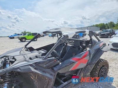 Zdjęcie 10 z 10 samochodu: 2026 CAN-AM MAVERICK X3 UTILITY VEHICLE VIN:3JBVBAY44TE000658 - miniatura