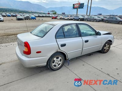 Trzecie zdjęcie samochodu z tyłu: 2002 HYUNDAI ACCENT GL VIN:KMHCG45C92U336739 - miniatura