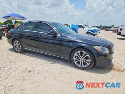Czwarte zdjęcie samochodu z boku: 2018 MERCEDES-BENZ C 300 VIN:55SWF4JB5JU246804 - miniatura