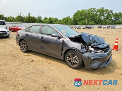 Czwarte zdjęcie samochodu z boku: 2023 KIA FORTE LXS VIN:3KPF24AD9PE504089 - miniatura
