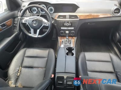 Zdjęcie 8 z 12 samochodu: 2013 MERCEDES-BENZ C 250 VIN:WDDGF4HB6DR266978 - miniatura