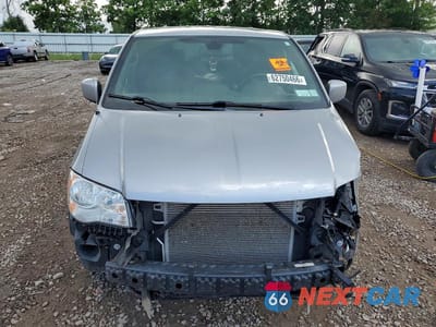 Piąte zdjęcie samochodu w środku: 2019 DODGE GRAND CARAVAN SE VIN:2C4RDGBG1KR797155 - miniatura