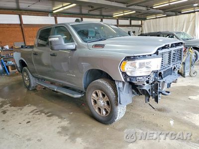 Czwarte zdjęcie samochodu z boku: 2024 RAM 2500 BIG HORN VIN:3C6UR5DJ2RG394575 - miniatura