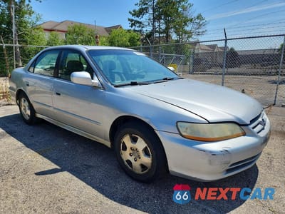 Czwarte zdjęcie samochodu z boku: 2002 HONDA ACCORD EX VIN:1HGCG16552A026884 - miniatura