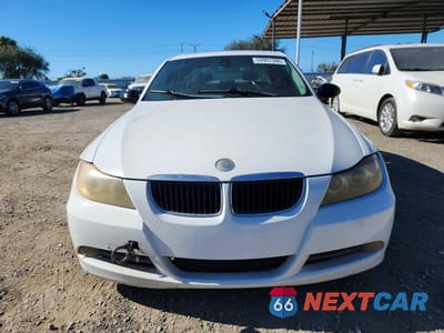 Piąte zdjęcie samochodu w środku: 2006 BMW 330 I VIN:WBAVB33596PS17861 - miniatura