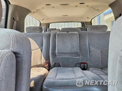 Zdjęcie 10 z 13 samochodu: 2006 CHEVROLET SUBURBAN C1500 VIN:1GNEC16Z36J102931 - miniatura