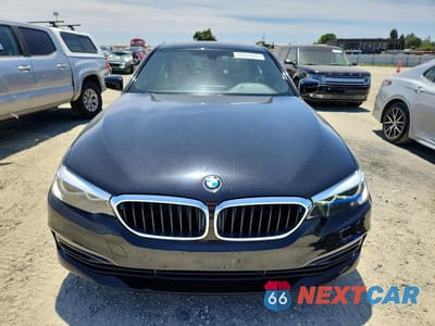 Piąte zdjęcie samochodu w środku: 2018 BMW 530E VIN:WBAJA9C58JB252031 - miniatura