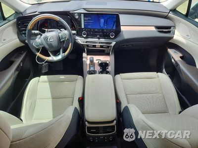 Zdjęcie 8 z 12 samochodu: 2024 LEXUS RX 450H+ LUXURY VIN:JTJCJMGA2R2019227 - miniatura