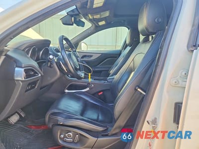 Zdjęcie 7 z 13 samochodu: 2020 JAGUAR F-PACE S VIN:SADCM2FV3LA641324 - miniatura