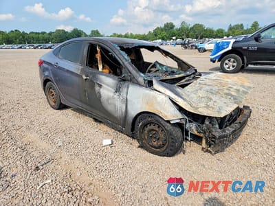 Czwarte zdjęcie samochodu z boku: 2015 HYUNDAI ACCENT GLS VIN:KMHCT4AE5FU811442 - miniatura