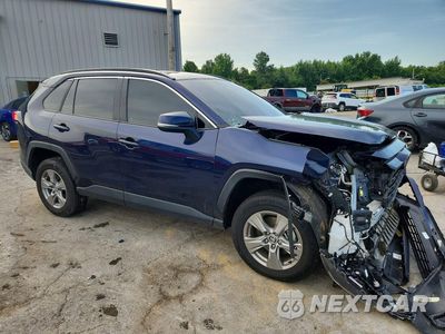 Czwarte zdjęcie samochodu z boku: 2024 TOYOTA RAV4 XLE VIN:2T3W1RFV8RW332601 - miniatura