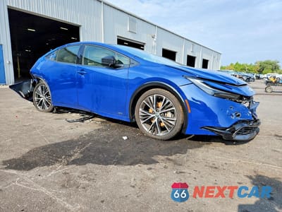 Czwarte zdjęcie samochodu z boku: 2023 TOYOTA PRIUS XLE VIN:JTDADABU1P3006476 - miniatura