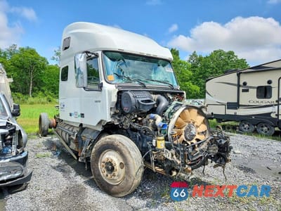 2020 VOLVO VNL SEMI TRUCK 4V4NC9EH6LN233697 - główne zdjęcie licytacji z USA - miniatura