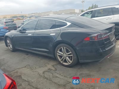 Drugie zdjęcie samochodu z przodu: 2015 TESLA MODEL S VIN:5YJSA1E19FF116174 - miniatura