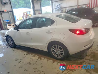 Drugie zdjęcie samochodu z przodu: 2018 TOYOTA YARIS IA BASE VIN:3MYDLBYV0JY311568 - miniatura