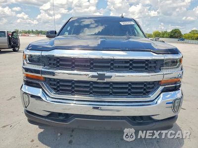 Piąte zdjęcie samochodu w środku: 2018 CHEVROLET SILVERADO K1500 LT VIN:3GCUKREC3JG350884 - miniatura