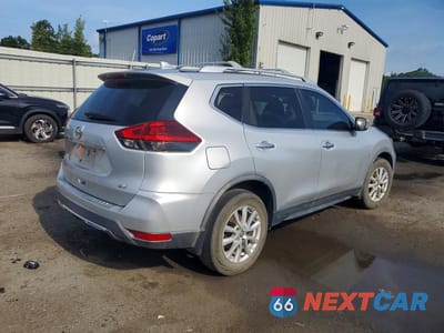 Trzecie zdjęcie samochodu z tyłu: 2018 NISSAN ROGUE SV VIN:KNMAT2MTXJP620570 - miniatura