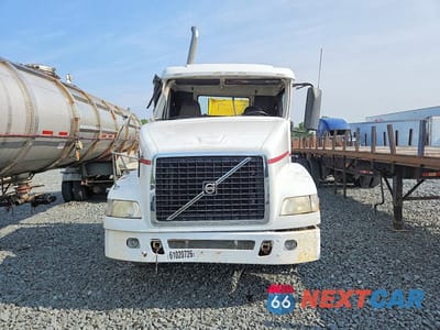 Piąte zdjęcie samochodu w środku: 2012 VOLVO VN VNM VIN:4V4MC9DG7CN553535 - miniatura