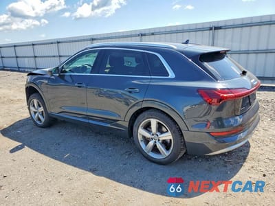 Drugie zdjęcie samochodu z przodu: 2019 AUDI E-TRON PREMIUM PLUS VIN:WA1LABGE2KB021909 - miniatura