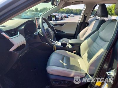 Zdjęcie 7 z 13 samochodu: 2019 TOYOTA RAV4 LIMITED VIN:JTMDWRFV6KD015752 - miniatura
