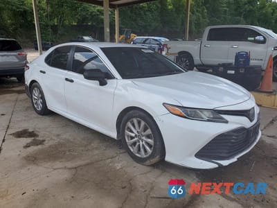 Czwarte zdjęcie samochodu z boku: 2019 TOYOTA CAMRY LE VIN:4T1B11HK1KU790143 - miniatura