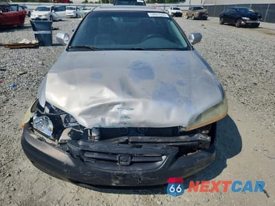Piąte zdjęcie samochodu w środku: 2002 HONDA ACCORD EX VIN:1HGCG225X2A006187 - miniatura
