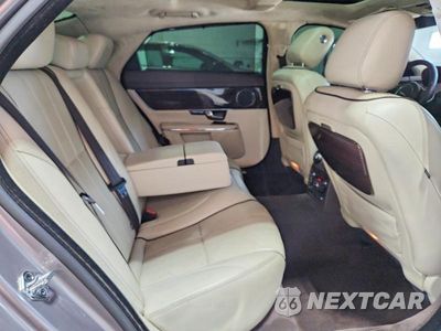 Zdjęcie 10 z 12 samochodu: 2011 JAGUAR XJL VIN:SAJWA2GB4BLV06749 - miniatura