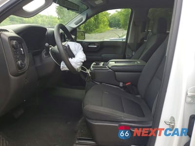 Zdjęcie 7 z 12 samochodu: 2021 CHEVROLET SILVERADO K1500 CUSTOM VIN:3GCPYBEKXMG295798 - miniatura