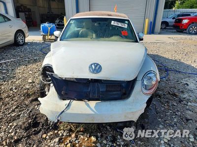 Piąte zdjęcie samochodu w środku: 2019 VOLKSWAGEN BEETLE S VIN:3VW5DAAT1KM509603 - miniatura