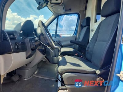 Zdjęcie 7 z 12 samochodu: 2010 FREIGHTLINER SPRINTER 2 - FOOD TRUCK VIN:WDYPE7CC1A5486101 - miniatura