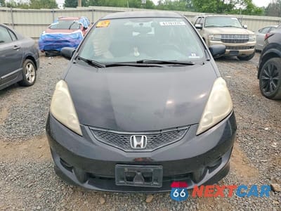 Piąte zdjęcie samochodu w środku: 2011 HONDA FIT SPORT VIN:JHMGE8H54BS004976 - miniatura
