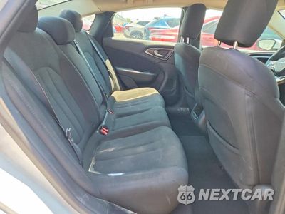 Zdjęcie 10 z 12 samochodu: 2015 CHRYSLER 200 LIMITED VIN:1C3CCCAB5FN684629 - miniatura