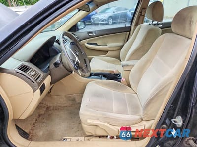 Zdjęcie 7 z 12 samochodu: 2004 HONDA ACCORD LX VIN:1HGCM56314A141547 - miniatura