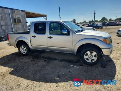 Czwarte zdjęcie samochodu z boku: 2006 NISSAN FRONTIER SE VIN:1N6AD07U26C451839 - miniatura