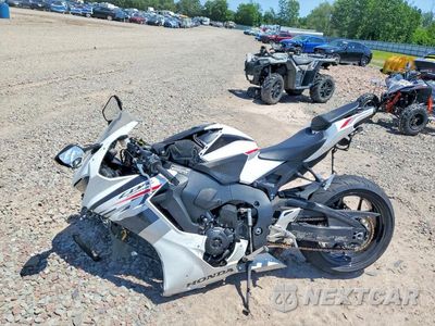 Trzecie zdjęcie samochodu z tyłu: 2025 HONDA CBR1000 RR VIN:JH2SC7710SK800156 - miniatura