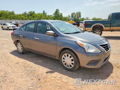 Czwarte zdjęcie samochodu z boku: 2019 NISSAN VERSA SV VIN:3N1CN7AP0KL874893 - miniatura