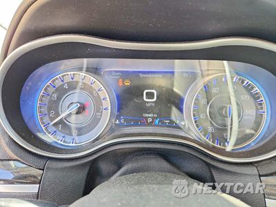 Zdjęcie 9 z 12 samochodu: 2018 CHRYSLER 300 TOURING VIN:2C3CCAAG4JH191512 - miniatura