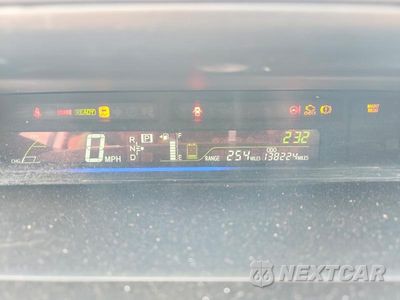 Zdjęcie 9 z 12 samochodu: 2013 TOYOTA PRIUS V TWO VIN:JTDZN3EU0D3210785 - miniatura