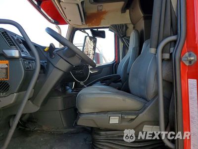 Zdjęcie 7 z 13 samochodu: 2023 VOLVO VNL SEMI TRUCK VIN:4V4NC9EJ5PN616782 - miniatura
