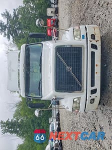 Piąte zdjęcie samochodu w środku: 2014 VOLVO VNM SEMI TRUCK VIN:4V4M19EGXEN170146 - miniatura