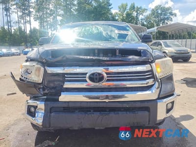 Piąte zdjęcie samochodu w środku: 2017 TOYOTA TUNDRA SR5 VIN:5TFRM5F1XHX115426 - miniatura